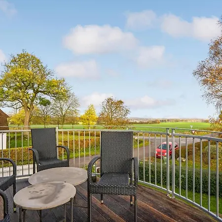 Amazing In With Kitchen Holiday home
