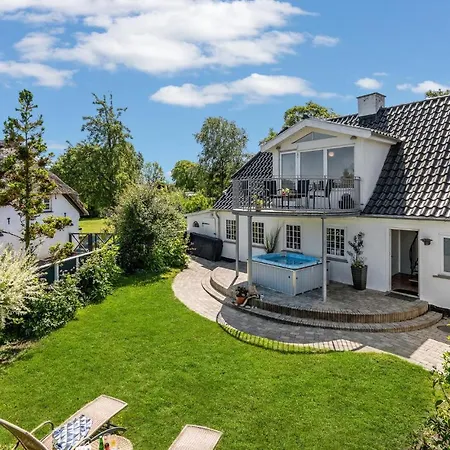 Amazing In With Kitchen Holiday home